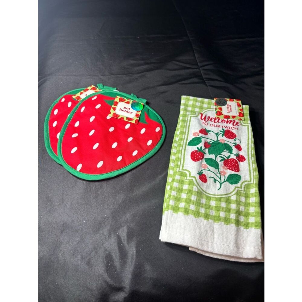 New Strawberry Pot Holders & Kitchen Towel Set of 3 - Red & Green